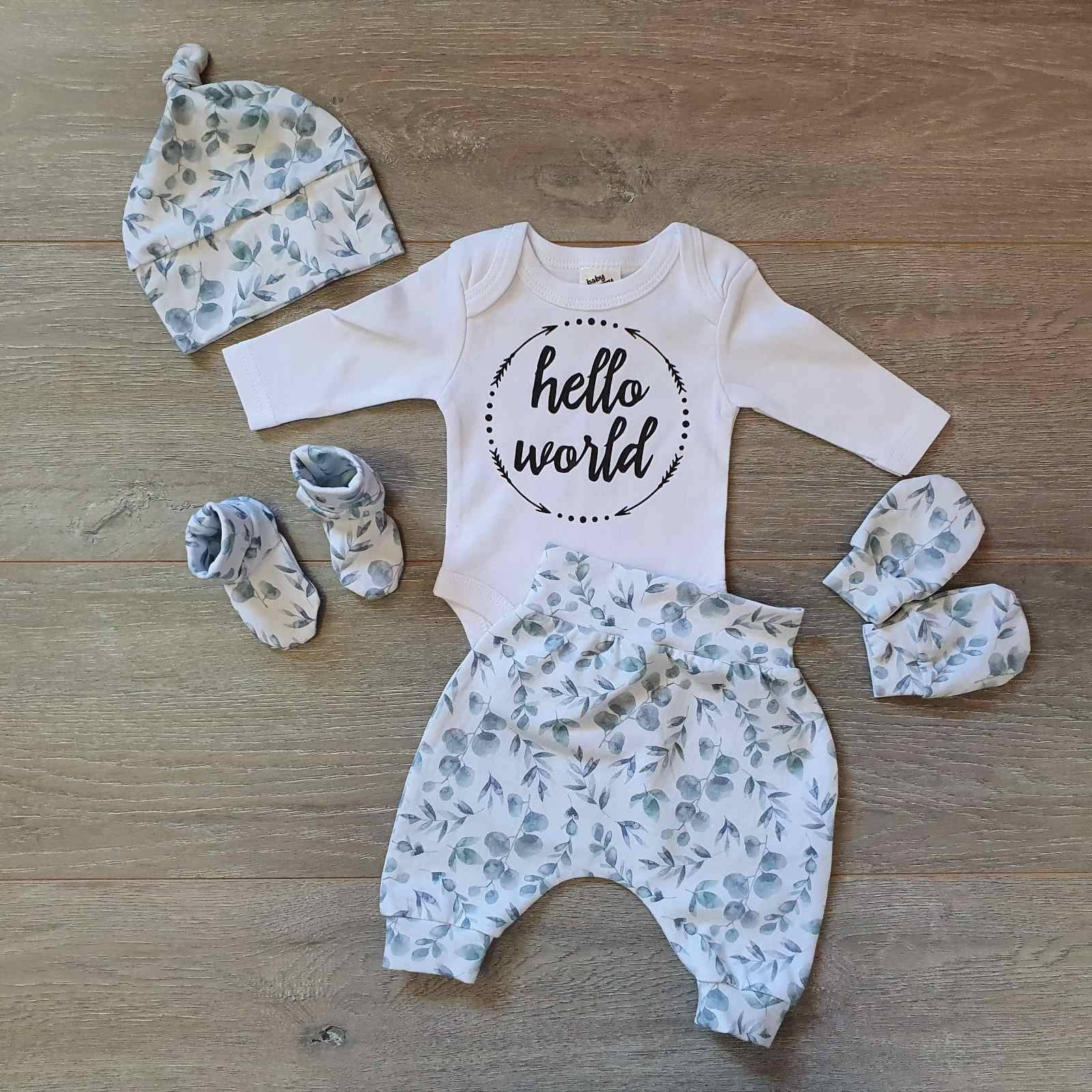 Und So Beginnt Das Abenteuer Geht Nach Hause Outfit, Neugeborenen Ankündigung Hallo Welt Baby Handschuhe, Mütze, Eukalyptus Set von StarfishDaydreams