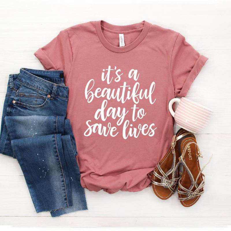 Krankenschwester-T-Shirts ∙ Krankenpflegeschülerin Es Ist Ein Schöner Tag, Um Leben Zu Retten Pflegehelferin Krankenschwester-Geschenke Rn-Shirt von StarkAmbition