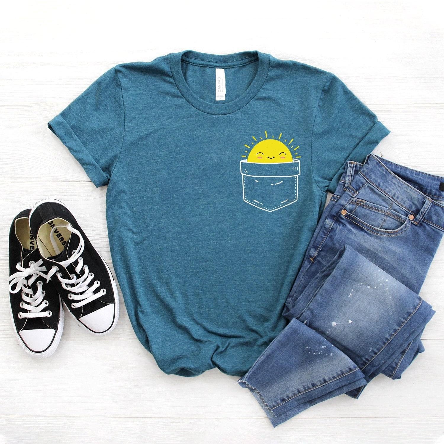 Pocket Full Of Sunshine Shirt ∙ Tasche T-Shirt in My Sommer Positive Vibes Softstyle Unisex von StarkAmbition