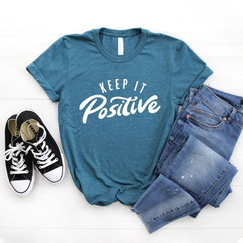 Positives Shirt ∙ Keep It Positive T-Shirt Positivität Wählen Sie Ein Kind Inspiration Tshirt Freundlichkeit Softstyle Unisex von StarkAmbition