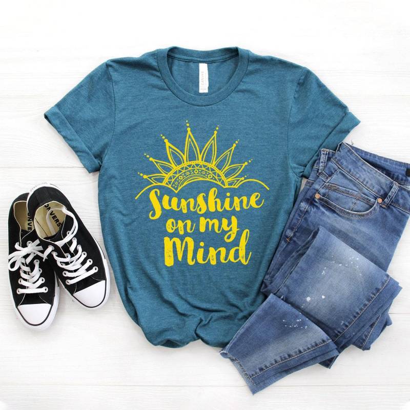 Sunshine On Mind My Shirt ∙ Guten Morgen Du Bist Mein Sonnenschein Rise & Shine Motivations-T-Shirt Softstyle Unisex von StarkAmbition