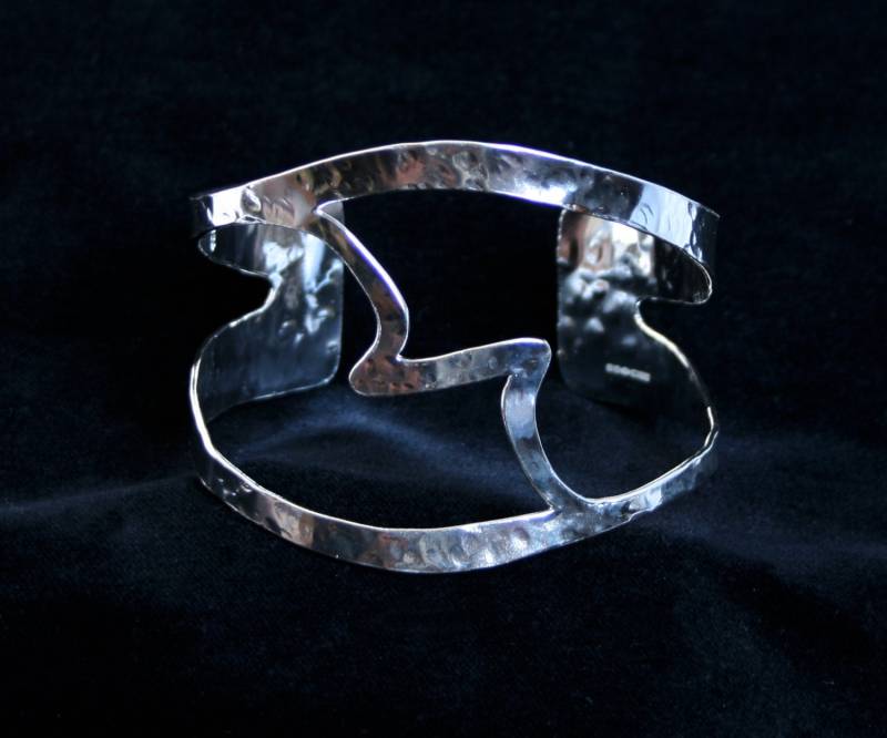 Breite Manschette Armband. "Harmonie' Traditionell Handgefertigt Mit Einer Einzigartigen Selektiv Gehämmert Fertig Stellen. Voll Gekennzeichnet Uk von StarlightAndShadows