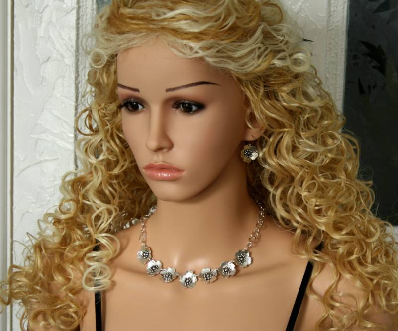 Exklusive Designer Halskette, "Wilde Rose'. Traditionell Hand Gemacht Mit Abwechselnd Matt & Gehammerte Rosen Voll Uk Gekennzeichnet Sterlingsilber von StarlightAndShadows