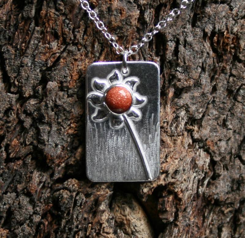 Florale Hängeleuchte "Sunflower' Sterling Silber & Goldstone-Anhänger. Umweltfreundliche Recycling-Silber. Exklusives Design. Kleine Blume von StarlightAndShadows