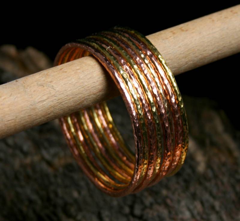 Hand Geschmiedet, Kupfer Oder Messing-Armreifen. Stapeln Von Armreifen. Boho-Armreife. Klobige Armreif. Handwerker, Gehämmerte Dicke Armbänder von StarlightAndShadows