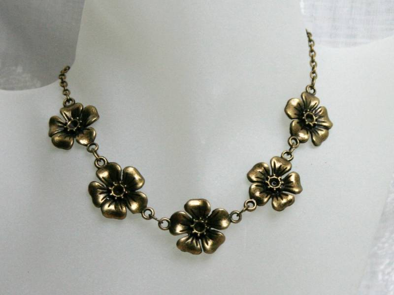 Handgefertigte "Abend Primrose' Kette. Bronze-Ton Blumen Halskette - Erhältlich Mit Oder Ohne Geschenk-Box von StarlightAndShadows