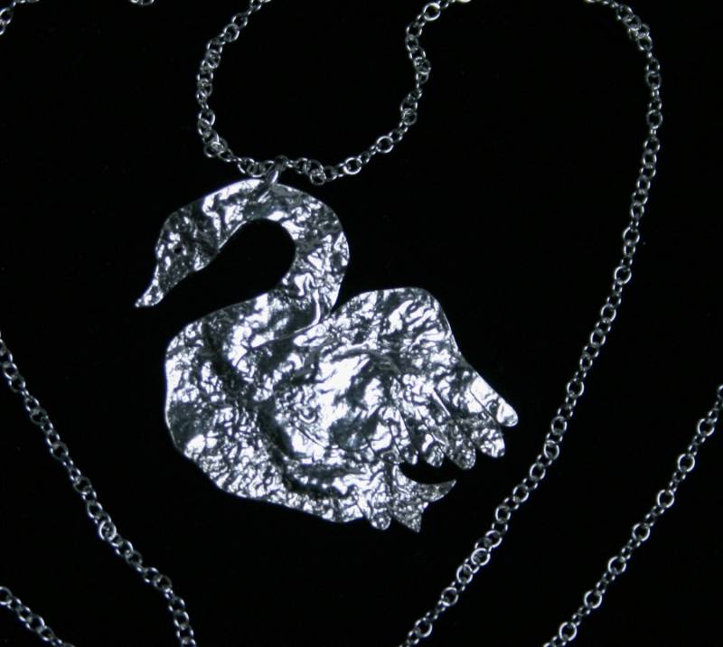 Handgefertigter "Silber Swan' Anhänger. Traditionell Handgefertigt Schwan-Anhänger Aus Retikuliertem Silber. Voll Punziert Uk Sterling von StarlightAndShadows