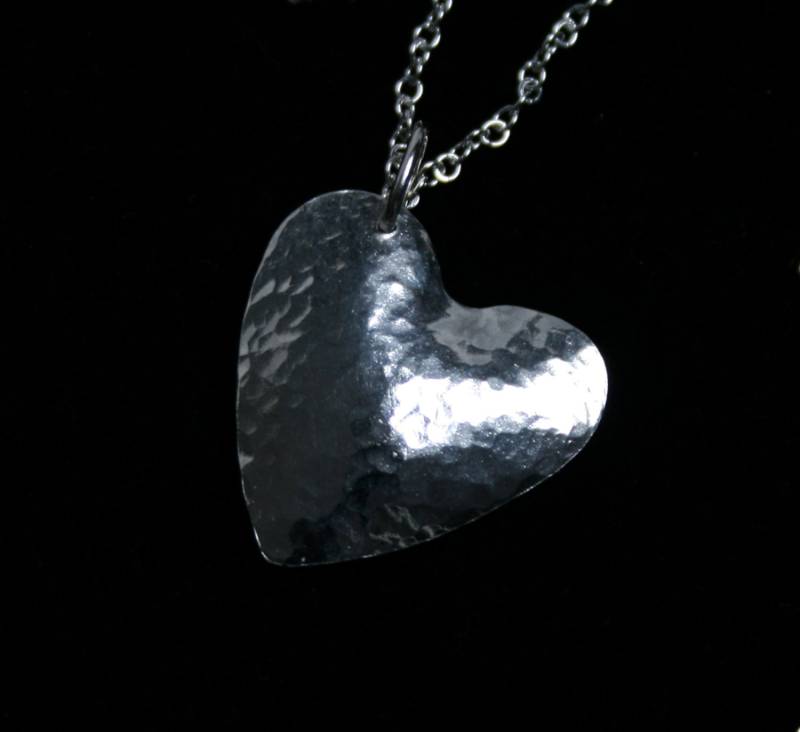 Handgemachte " Amore ~ Monade "Anhänger. Traditionell Hergestellt Hand Sterling Silber Herz Anhänger Mit Einem Gehammerte Für Zusätzlichen Glanz von StarlightAndShadows