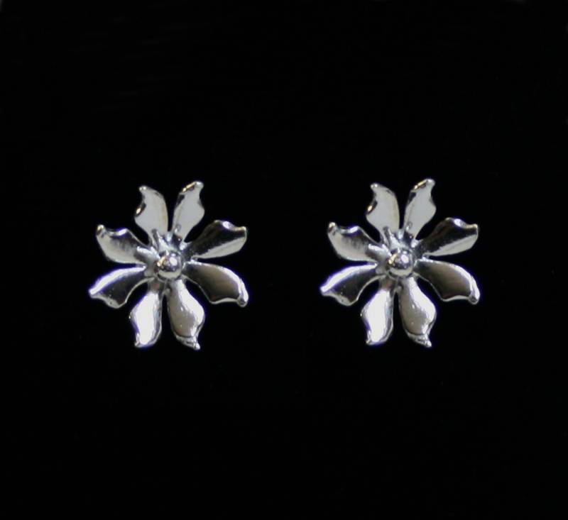 Handgemachte "Ma Petite Fleur' Ohrringe. "Simply Silver' Traditionell Handgefertigt Eis Silber Blumenohrringe, Ohrstecker Für Durchbohrte Ohren Handgemachte "Ma Petite Fleur' Ohrringe. "Simply Silver' Traditionell Handgefertigt Eis Silber Blumenohrringe, Ohrstecker Für Durchbohrte Ohren von StarlightAndShadows