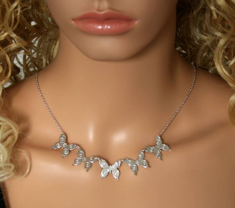 Handwerker-Schmetterling "Flutterby" Collier. Traditionell Hergestellt Hand Fünf Schmetterling Halskette. Voll Gekennzeichnet Uk Sterling Silber von StarlightAndShadows