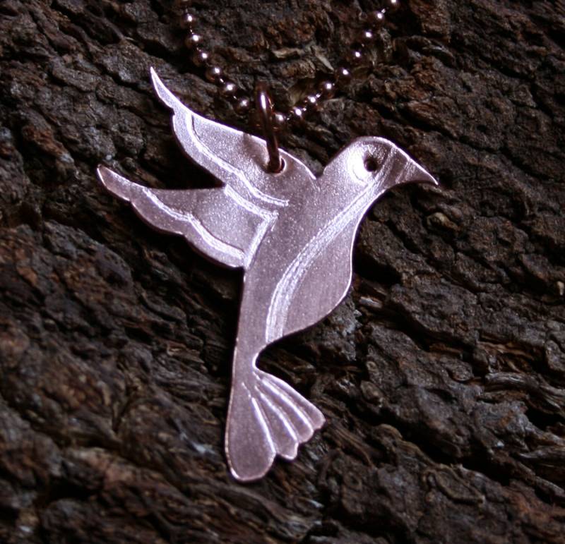 Hummingbird Anhänger "Kleines Juwel" Engraved Fliegenden Kolibri Halsband Aus Kupfer. Kupfer-Vogel Hummingbird Anhänger "Kleines Juwel" Engraved Fliegenden Kolibri Halsband Aus Kupfer. Kupfer-Vogel von StarlightAndShadows