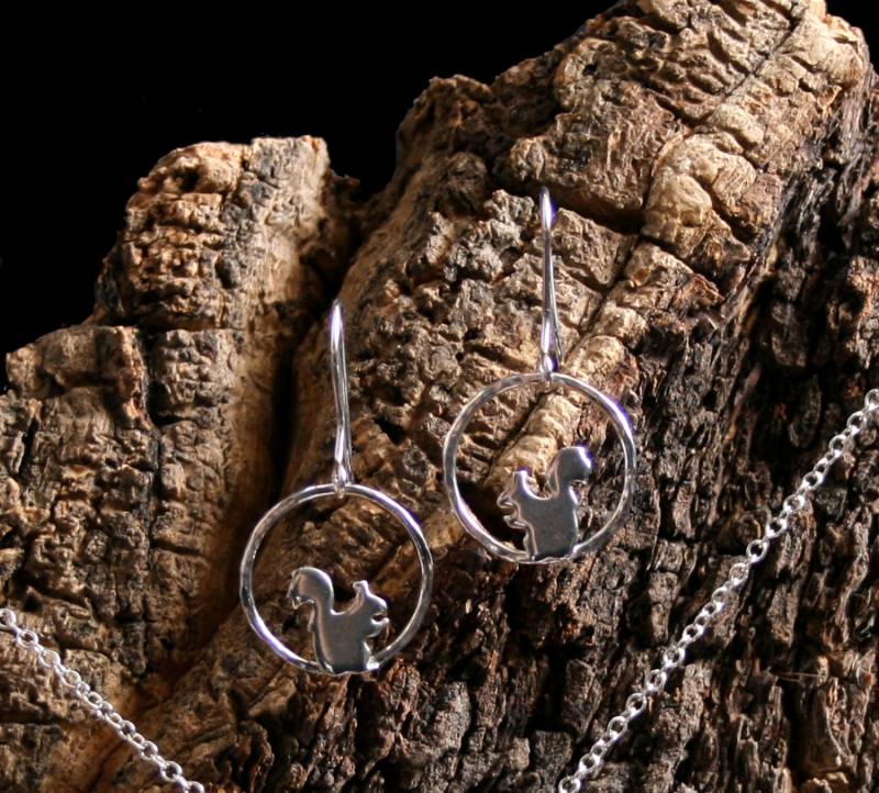 Kleines Eichhörnchen. Sterling Silberohrringe. "Forest Freunde' Kollektion. Eichhörnchen Sitzend. Kleine Tropfen Sie Ohrringe von StarlightAndShadows