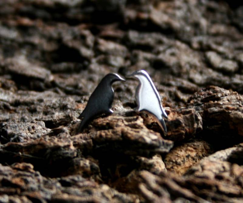 Krähe. Ohrstecker Aus Sterlingsilber. "Waldfreunde' Kollektion. Winzige Krähen. Exklusives Design. Umweltfreundliches Natur - Oder Schwarzsilber von StarlightAndShadows