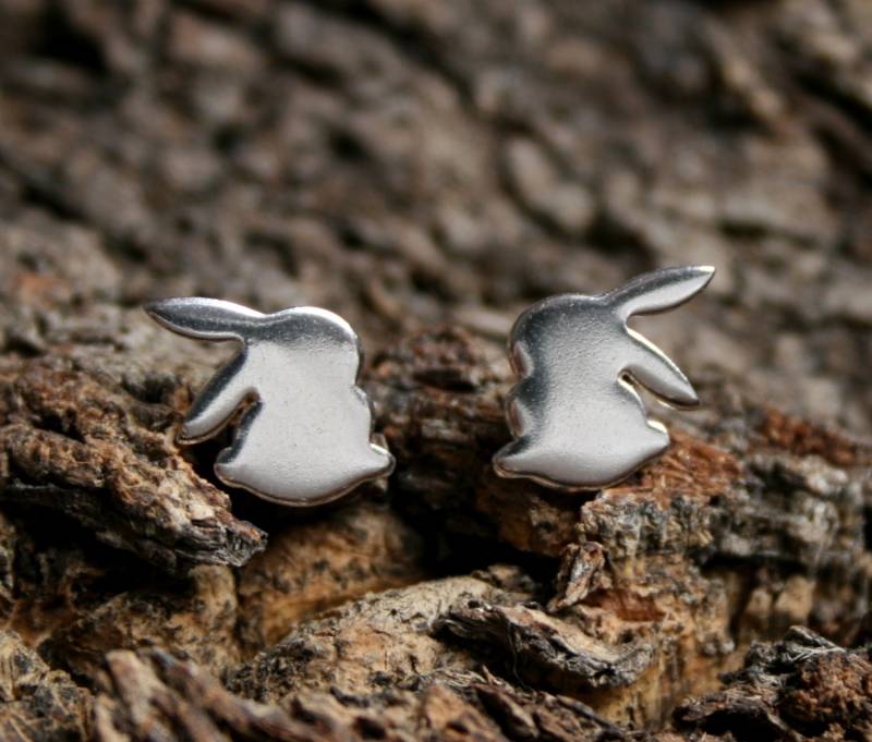Mond Blick Hase. Sterling Silber Ohrstecker. Sammlung "Waldfreunde". Exklusives Design. Winzige Kaninchen. Kleine Hasen von StarlightAndShadows