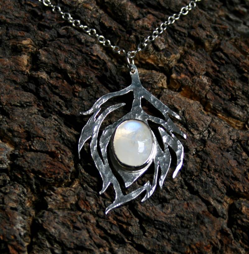 Pfau Feder ~ Regenbogen Mondstein & Sterling Silber Anhänger von StarlightAndShadows