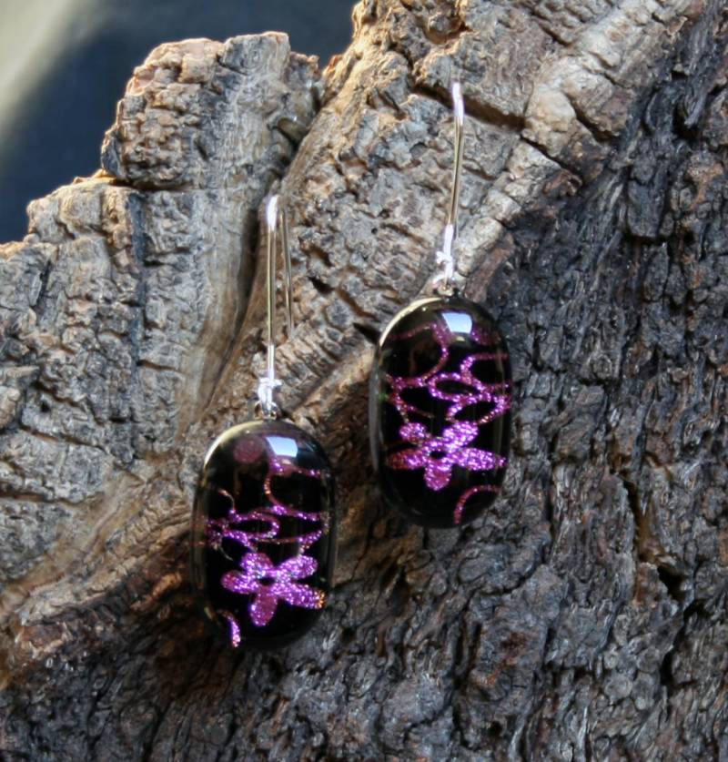 Rosa "Fiore Bellissima' Ohrringe ~ Brennofen Verschmolzen Dichroic Glas & Sterling Silber. Irisierende Glitzernden Gegen Schwarz Festgelegt von StarlightAndShadows