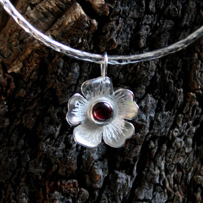 Rosa. Granat & Sterlingsilber Wild Rose Drop/Floater Armreif. "Wildflower Serie" Exklusives Design. Capricorn Geburtssteine, Januar Edelstein Rosa. Granat & Sterlingsilber Wild Rose Drop/Floater Armreif. "Wildflower Serie" Exklusives Design. Capricorn Geburtssteine, Januar Edelstein von StarlightAndShadows