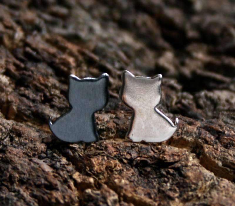 Süße Kätzchen. Sterling Silber Ohrstecker. "Forest Friends" Kollektion. Exklusives Design. Öko-Natur Oder Schwarz-Silber. Kitty Cats von StarlightAndShadows