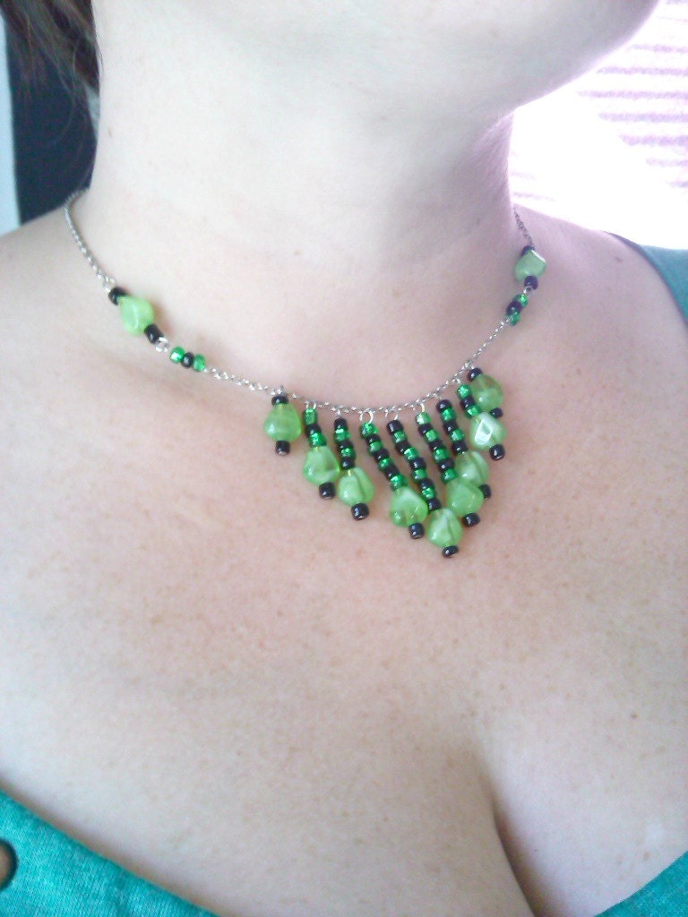 Lime Grün Und Schwarz Baumeln Halskette Recycling Clearance 50 % Rabatt von StarlightReclaim