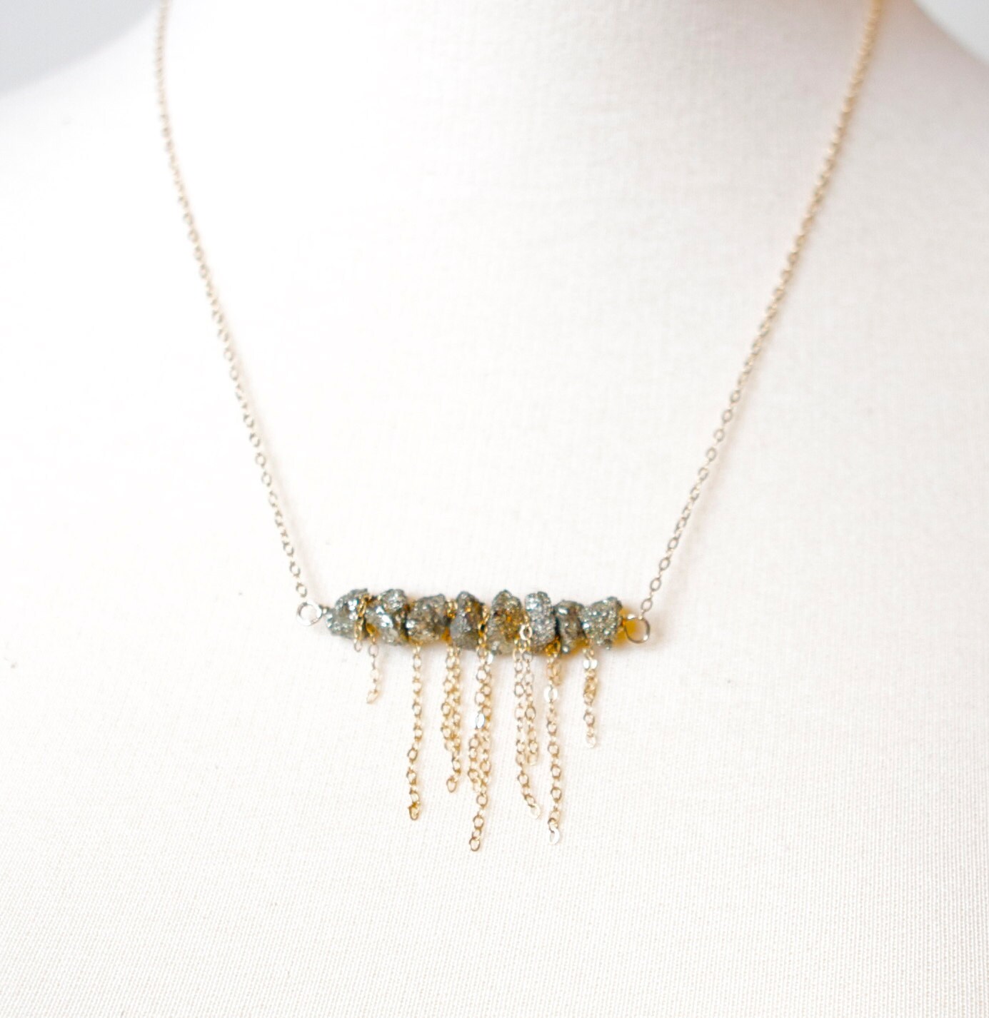 Roher Pyrit Stein Halskette - 14K Gold Filled Kette Und Verschluss Roher Pyrit Stein Halskette - 14K Gold Filled Kette Und Verschluss von LisaWJewelry