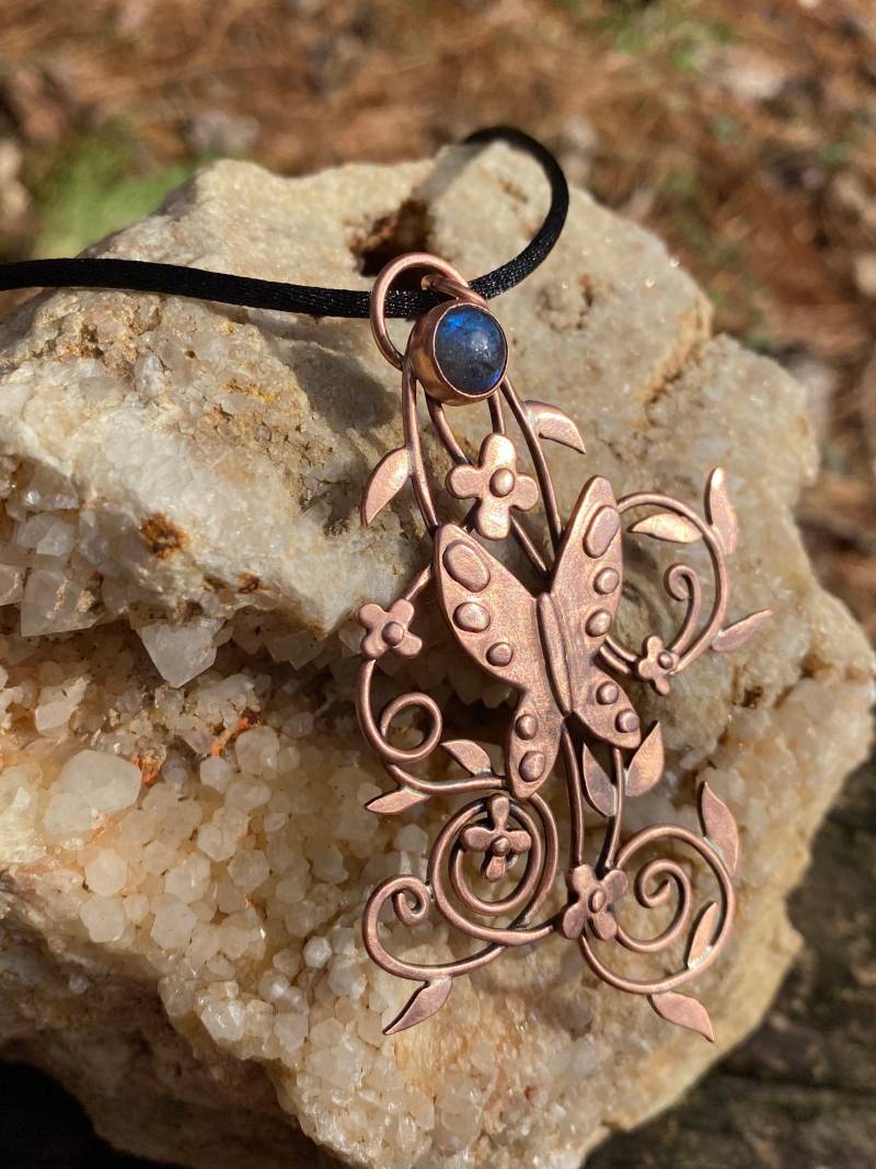 Labradorit Natur Kette - Handgefertigt Kupfer Anhänger Metallschmiede Einzelstück von StarlingSkyDesigns