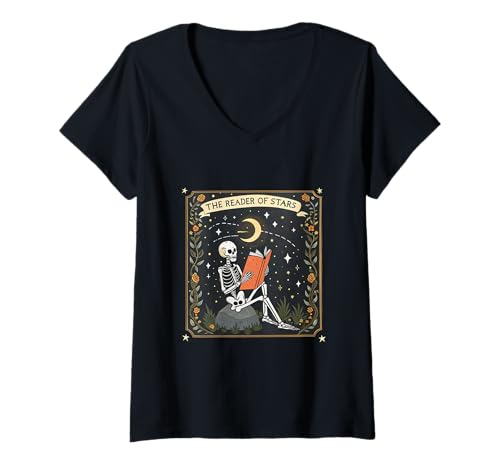 Damen Skelett-Lesung unter Mond Tarot-Stil Kunst T-Shirt mit V-Ausschnitt von Starlit Lore Designs