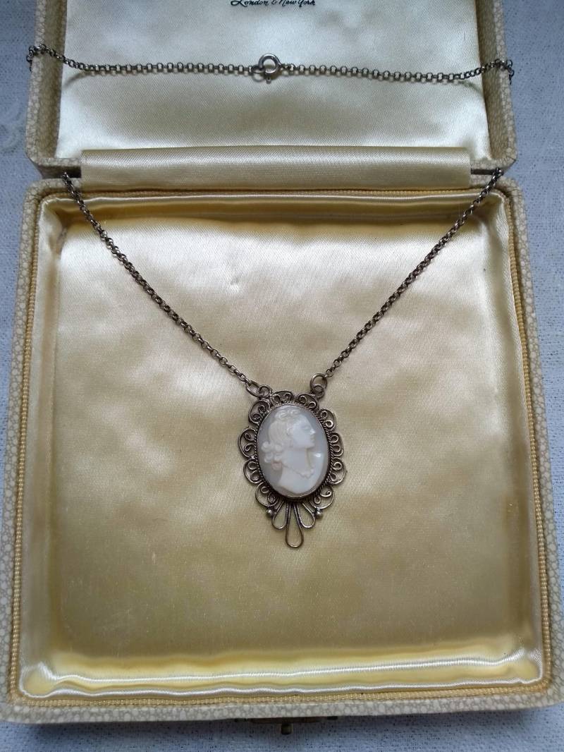 Vintage Edwardian Stil Halskette Aus Sterling Silber Mit Geschnitztem Weißen Cameo von StarryStarryNightUK