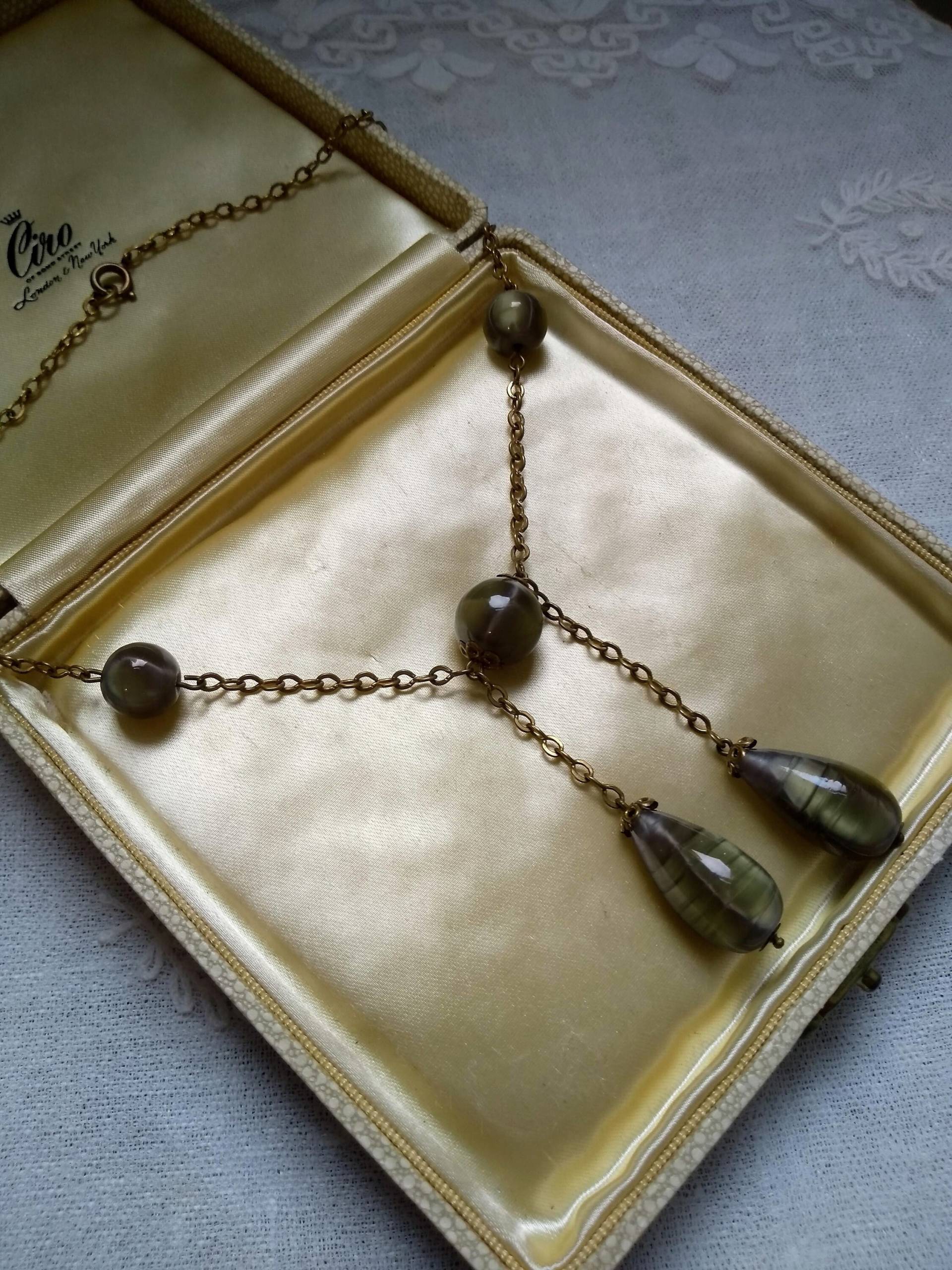 Vintage Perlmutt Faux Tigerauge Glas Negligee Lavalier Halskette Vintage Perlmutt Faux Tigerauge Glas Negligee Lavalier Halskette von StarryStarryNightUK