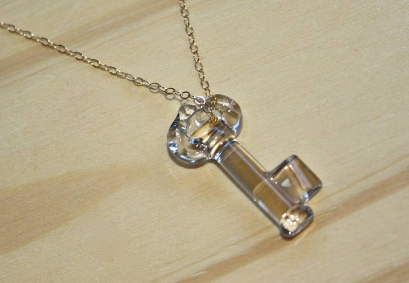 Swarovski Crystal Key Halskette - 14 Karat Gold Layering Kette von StartlingCreations