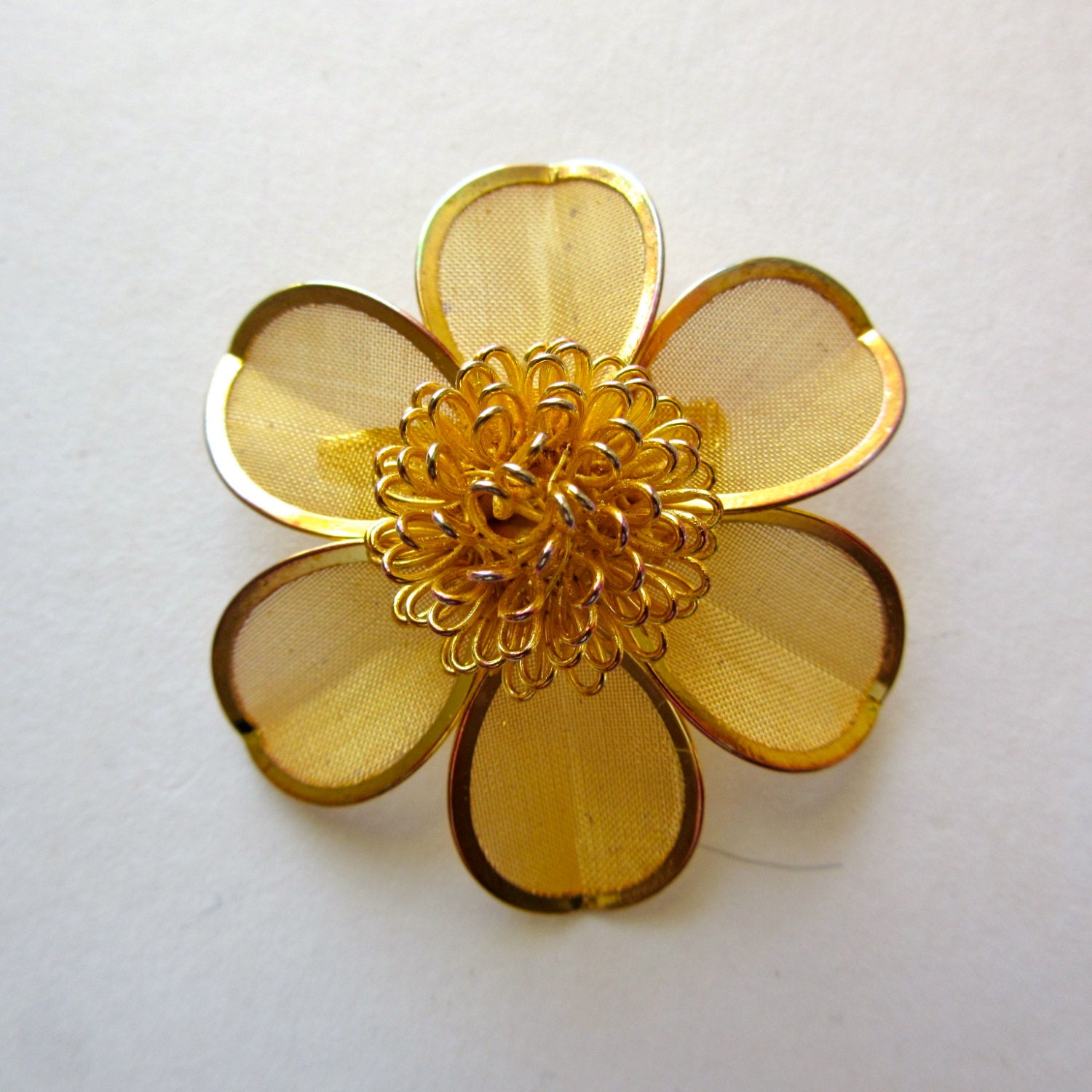 Gold Tone Blumen Brosche Pin von StateAndMainVintage