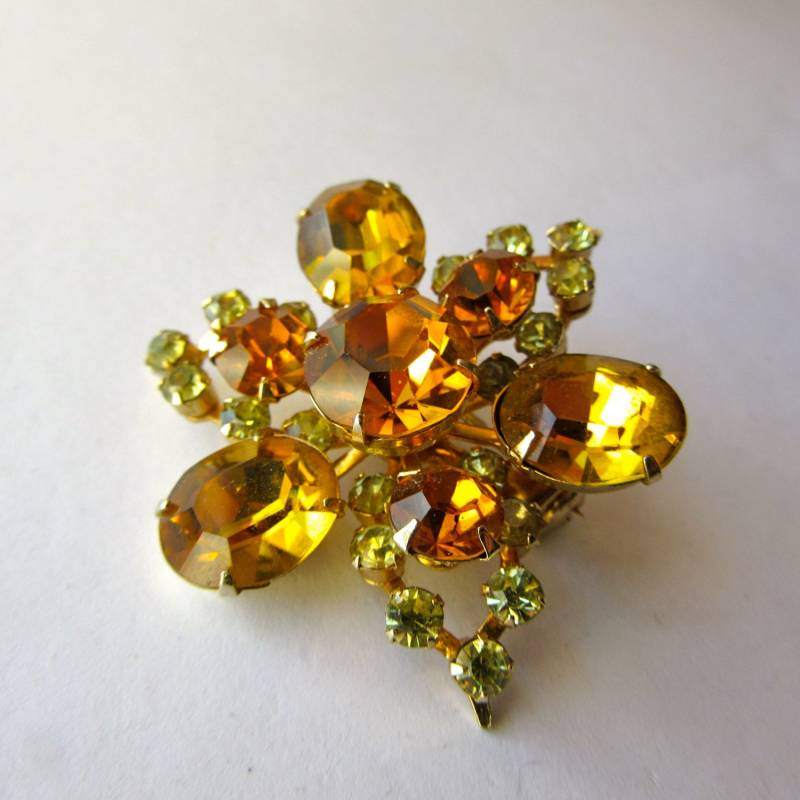 Starburst Brosche Facettiert Bernstein Farbe Strass Citrin - Kleine Peridot Vintage 50Er Jahre von StateAndMainVintage