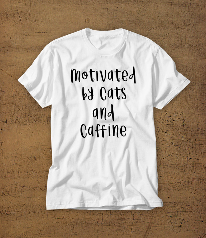 Motiviert Von Katzen Und Koffein | Tshirt T-Shirt Hemd Witzig Katze Kaffee Herrenhemd Damen von StaticApparel