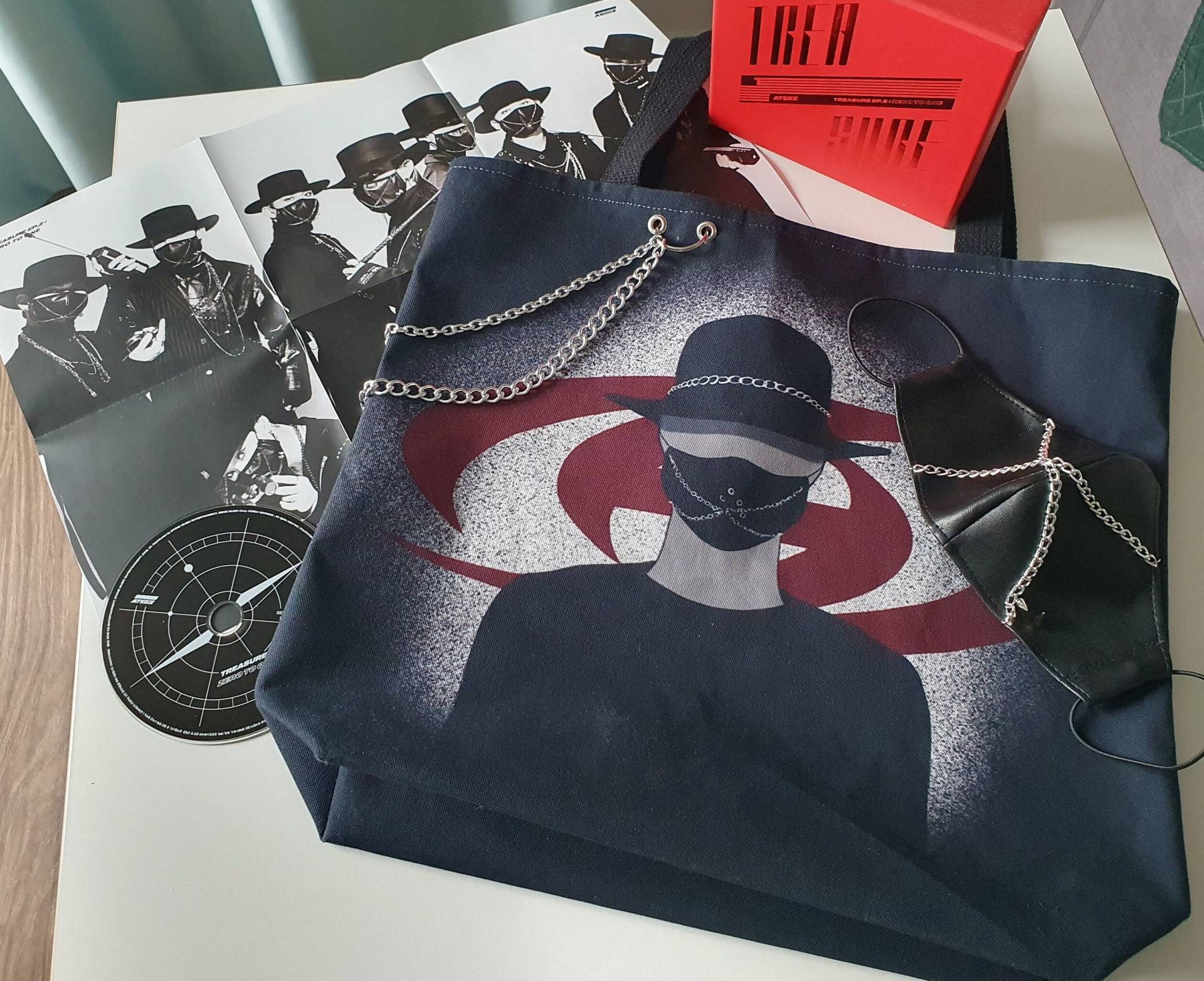 Ateez Hala Kettentasche Ateez Hala Kettentasche von StayTinyMerch