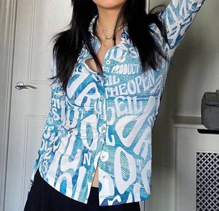 70Er Letter Denim Print Shirt, Fitted Hot Girl Summer, Y2K von StealHerStyle