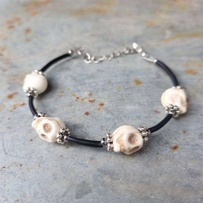 Armband Totenkopf, Halloween, Schmuck Schädel, Knochen, Halloween Schmuck, Gothic Armband von SteamPunkBettie