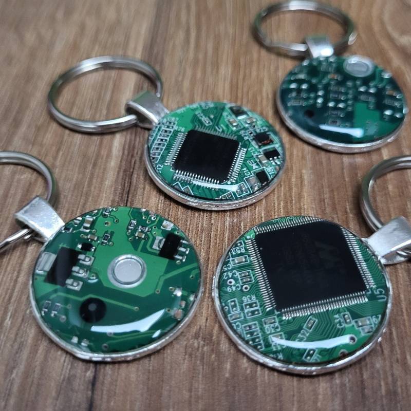 Schlüsselanhänger Platine, Geschenk Nerd, Computer Geschenk, Schmuck Aus Computerteilen, Geek, Festplatte von SteamPunkBettie