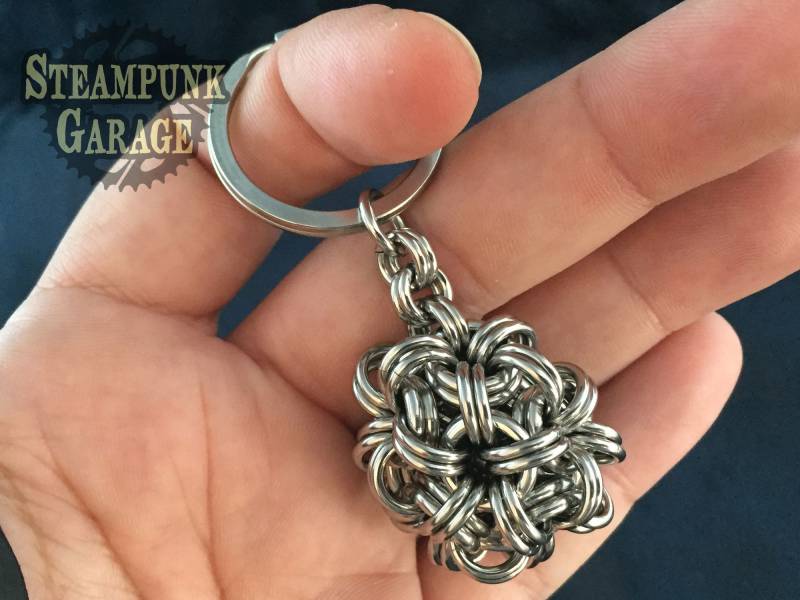 Big Dodecaedron Schlüsselanhänger Ball - Titanium Und Edelstahl Chainmaille Schmuck Big Dodecaedron Schlüsselanhänger Ball - Titanium Und Edelstahl Chainmaille Schmuck von SteampunkGarage