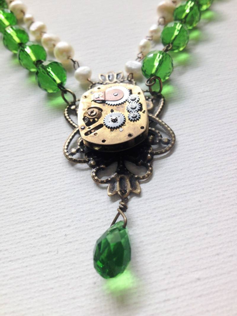 Grüne Kristall Steampunk Halskette von Steamworksdesign