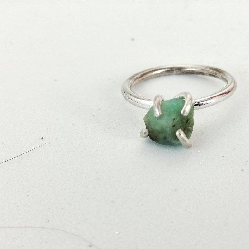 Roher Grüner Smaragd Ring, Kann Birthstone Frauen-stein-Ringe von SteamyLab