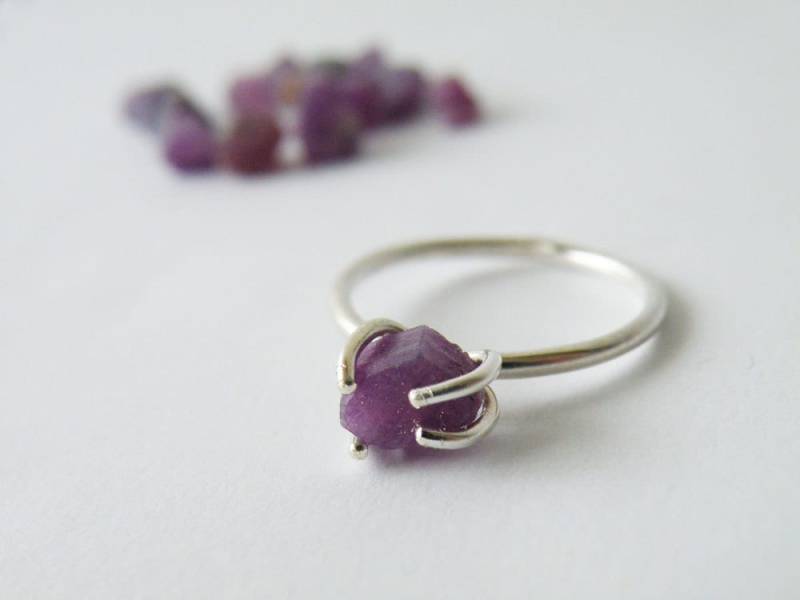 Rubin Ring Unbehandelter Rustikaler Verlobungsring 40. Jahrestag Silber Zange Naturschmuck Von Steamylab von SteamyLab