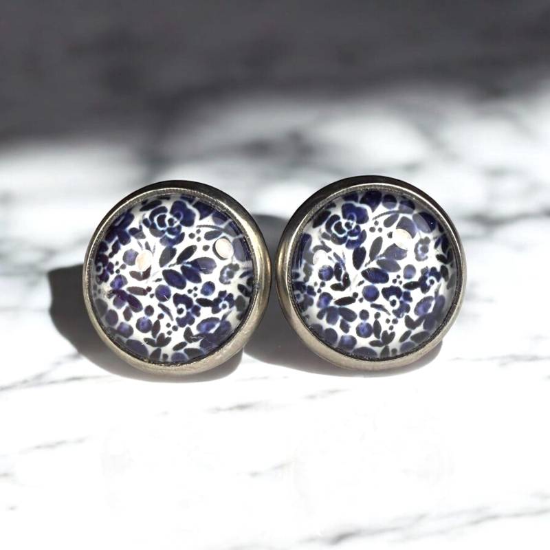 Bunte Blumen Ohrstecker Glascabochon Blümchen 10mm Hypoallergene Ohrringe Allergikerfreundlich Romantisch Handgemachter Schmuck von Steckertraeumchen