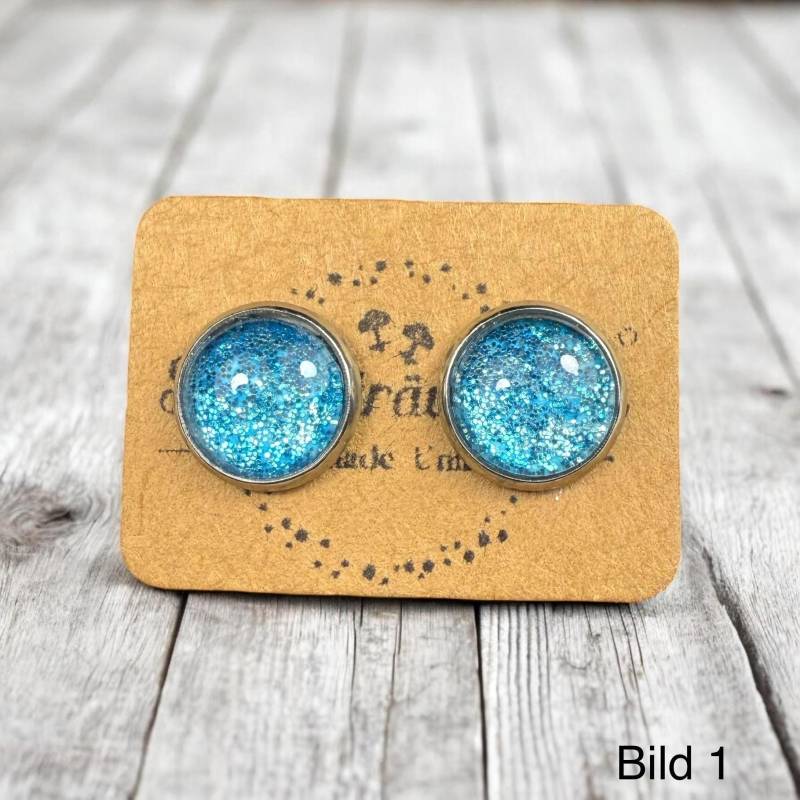 Glitzer Ohrringe 10mm - Cabochon Ohrstecker | Handgemachte Kinderohrringe Funkelnde Geschenk Mädchen von Steckertraeumchen