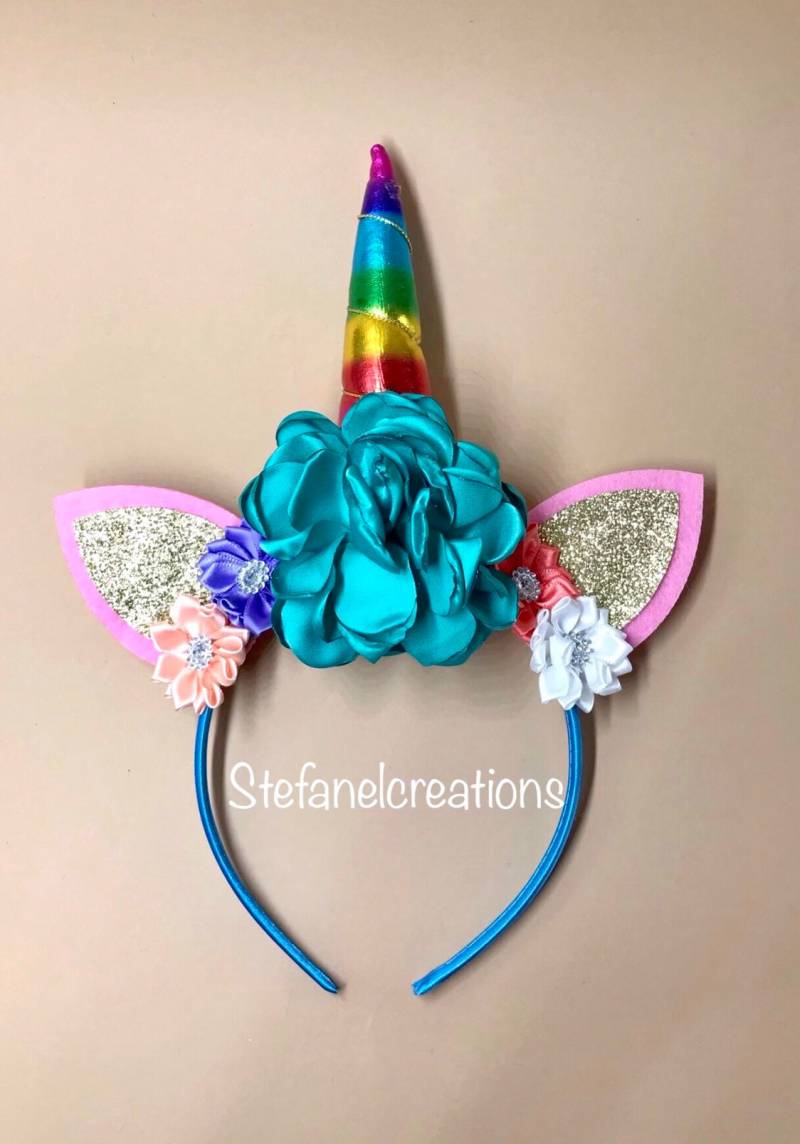 Einhorn Stirnbänder Mit Blumen Und Einhornohren. Weißes Stirnband Für Mädchen Regenbogen Horn-Und Rosa Goldenen Ohren von StefanelCreations