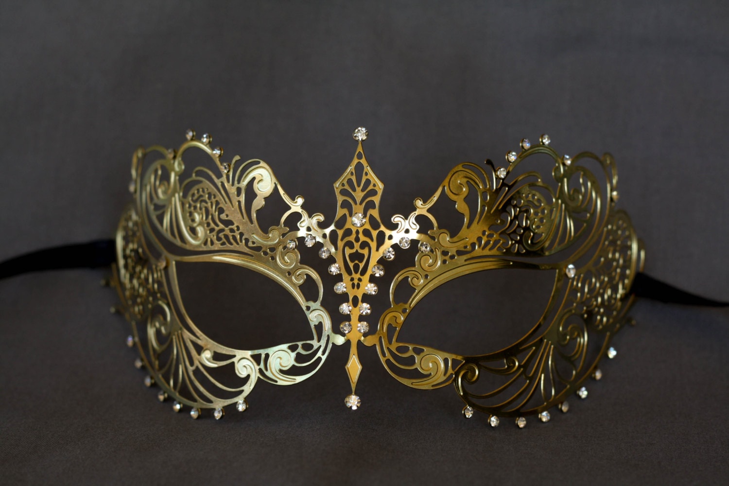 Gold Maskerade Maske. Masquerade Spitze Metall Hochzeit Maske Gold Maskerade Maske. Masquerade Spitze Metall Hochzeit Maske von Stefanelbeadwork