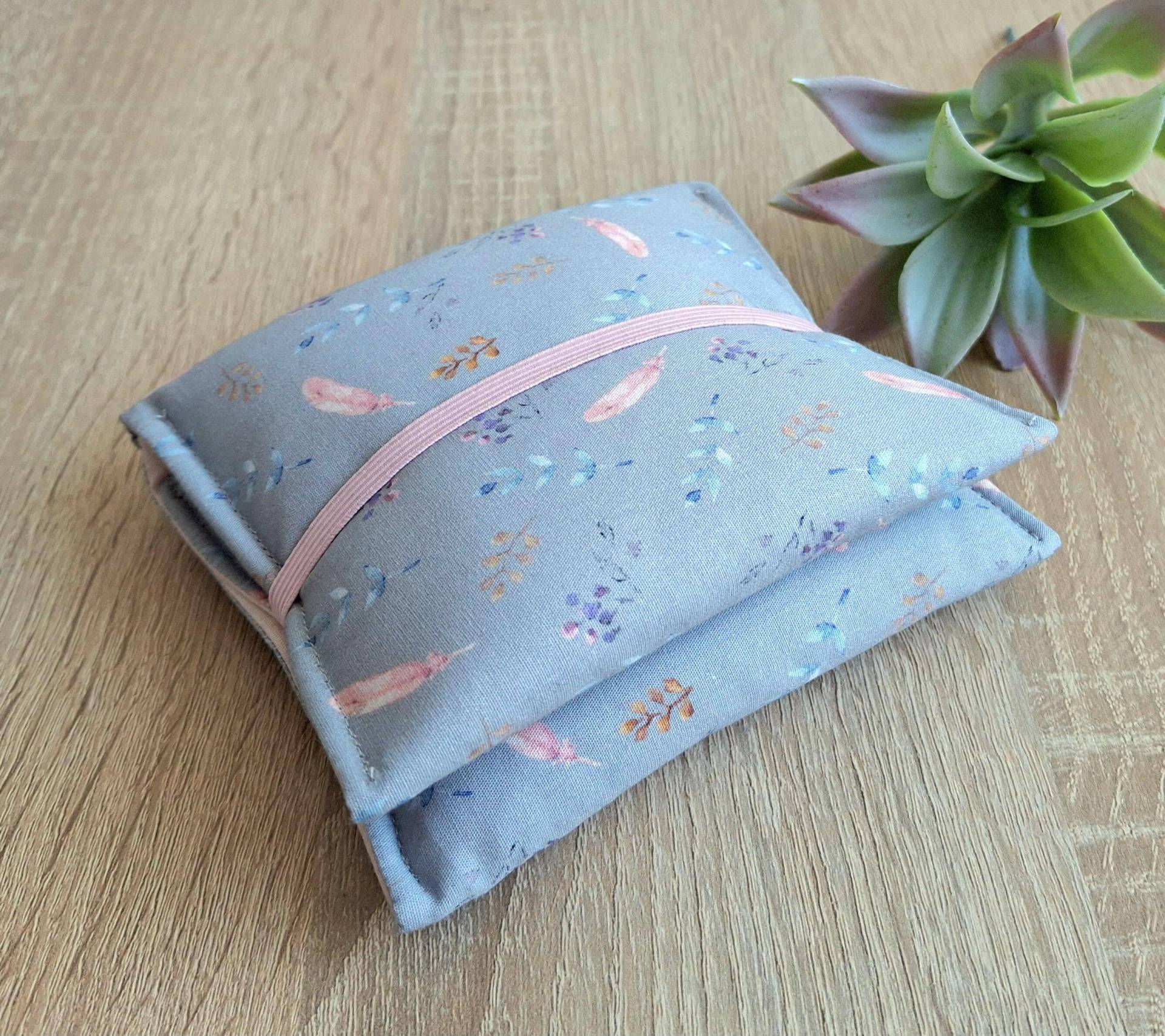 Bindentasche Mit Federn, Bindentäschchen, Bindenetui Unterwegs, Bindenaufbewahrung, Geschenk Mädchen Periode, Hygienetasche, Periodentasche von Steffbags