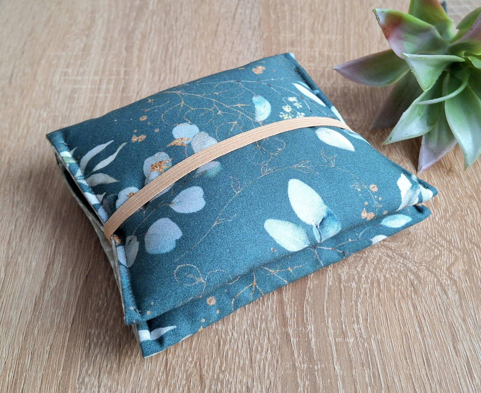 Geblümte Bindentasche, Bindentäschchen Mit Eukalyptus Petrol, Bindenetui Blumen, Geschenk Für Mädchen, Erste Periode, Hygienetäschchen von Steffbags