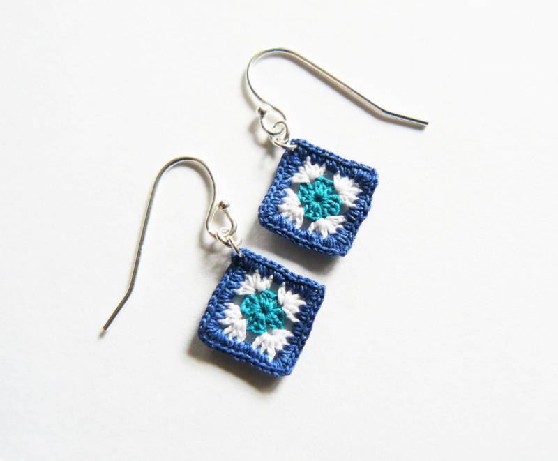 Blaue Mikro Häkeln Oma Quadrat Ohrringe Sterling Silber Schmuck Blaue Mikro Häkeln Oma Quadrat Ohrringe Sterling Silber Schmuck von SteffiGlaves