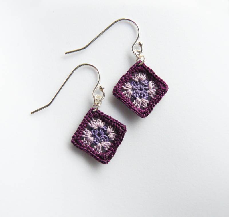 Oma Quadrat Ohrringe, Baumwolle Und Sterling Silber, Textilschmuck, Micro Häkeln Oma Quadrat Ohrringe, Baumwolle Und Sterling Silber, Textilschmuck, Micro Häkeln von SteffiGlaves