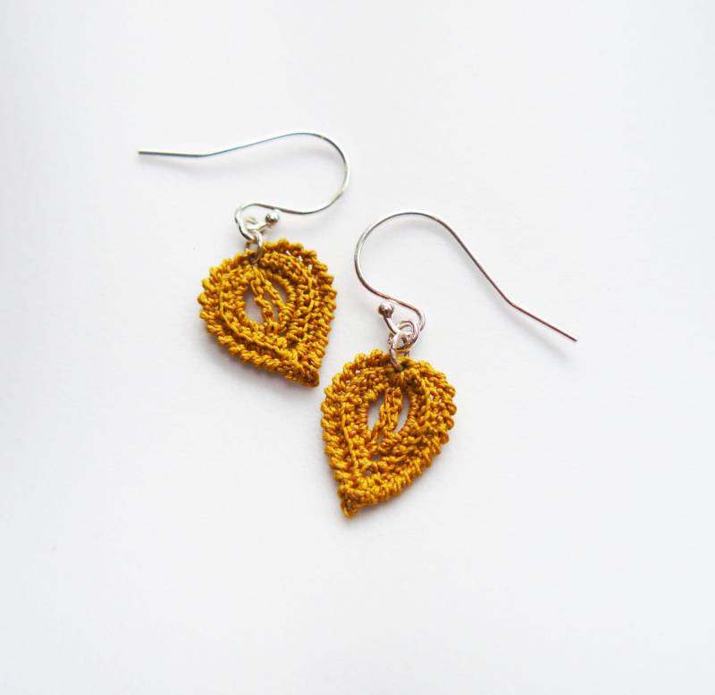 Senfgelbe Gehäkelte Blatt Ohrringe, Spitzenohrringe, Gelbe Häkelohrringe, Herbst Blatt, Sterling Silber Senfgelbe Gehäkelte Blatt Ohrringe, Spitzenohrringe, Gelbe Häkelohrringe, Herbst Blatt, Sterling Silber von SteffiGlaves
