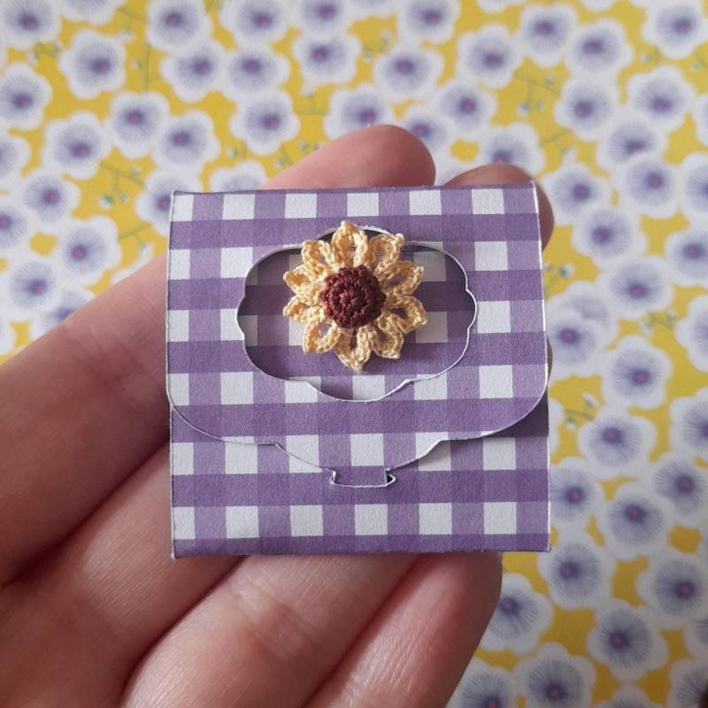 Sonnenblume Anhänger, Gehäkelte Kleine Blume Sommer Schmuck, Spitzen Gelbe Halskette, Folk, Boho Sonnenblume Anhänger, Gehäkelte Kleine Blume Sommer Schmuck, Spitzen Gelbe Halskette, Folk, Boho von SteffiGlaves